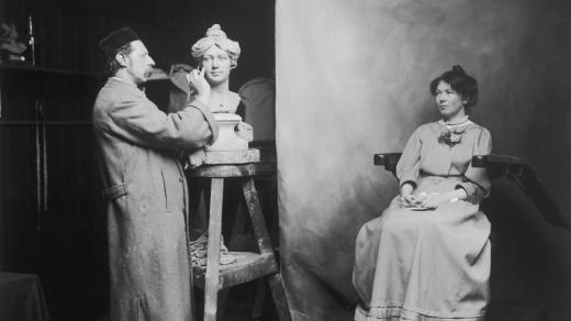 Christabel Pankhurstová modelem pro Madame Tussauds (1908)