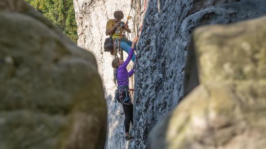 Standa „Sany“ Mitáč z časopisu eMontana dokumentuje lezení v Hruboskalsku