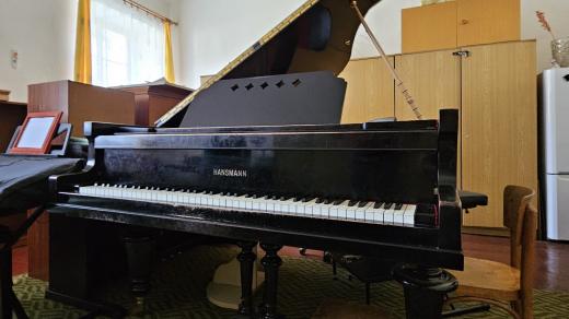Základní umělecká škola v Náměšti nad Oslavou shání nové piano, tomu nejstaršímu je více než 110 let