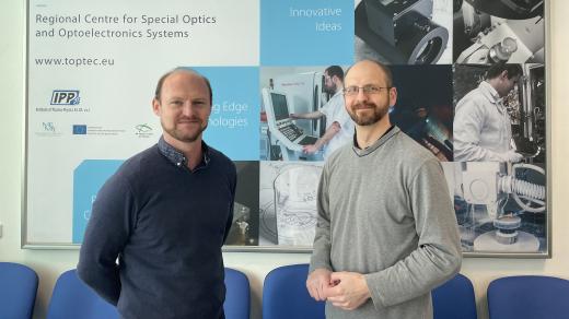 Z Turnova až do nekonečna vesmíru dostávají své optické přístroje vědci z centra TOPTEC