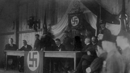 Adolf Hitler na zasedání strany NSDAP
