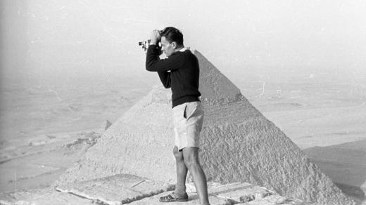 Miroslav Zikmund u egyptských pyramid