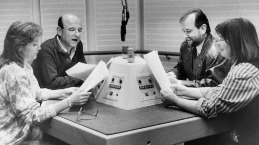 Vysílání československé redakce Rádia Svobodná Evropa, úplně vpravo Jaroslava Tvrzníková (Mnichov, 27. května 1991)