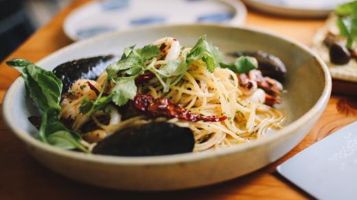 Mořské plody, saláty, méně masa a suroviny dodávané v ekologických obalech. To je příspěvek restaurace Asia v Oslu udržitelnému rozvoji.