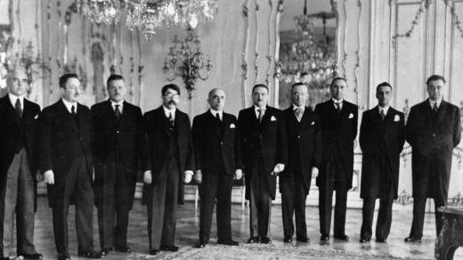 Protektorátní vláda v roce 1938, Jaroslav Krejčí je třetí zleva