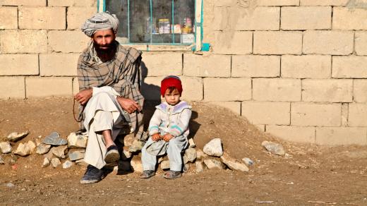 bláto, sedící, otec, dítě, dcera, Afghánistán