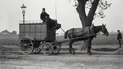 Poštovní vůz na počátku 20. století