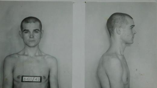 Fotografie Václava Švédy po zatčení gestapem v roce 1942