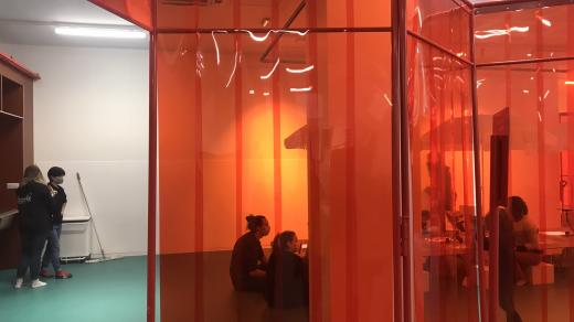 Děti tu nechávají, aby si věci osahaly a objevily samotné. Zásadní je popustit uzdu fantazii