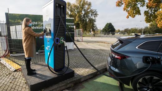 Dobíjecí stanice elektromobilu