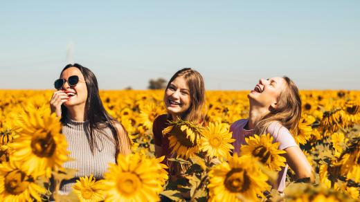 vztahy štěstí dívky slunečnice spokojený život