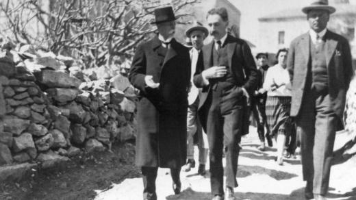 T. G. Masaryk při návštěvě Jeruzaléma v roce 1927. Vpravo od něj se nacházejí Hugo Bergman a český konzul