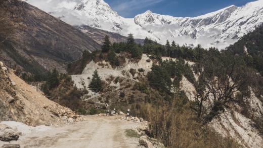 Údolí vedoucí k Daulaghiri. Nepál