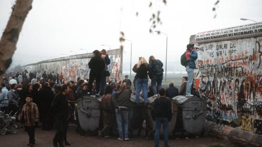 Berlínská zeď na Postupimském náměstí v Berlíně v listopadu 1989