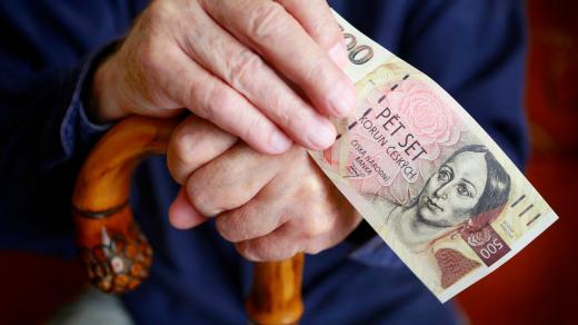 Podvodník vylákal od seniorů skoro 100 tisíc korun