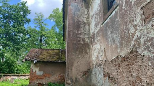 Zchátralý kostel ve Starém Rokytníku u Trutnova se snaží zachránit parta místních nadšenců