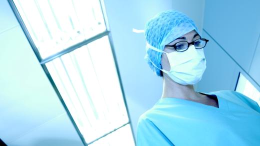 Zdravotní sestra na operačním sále