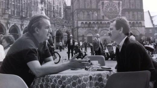 Rozhovor dvou mužů.  Peter Larsson a Zdeněk Mlynář, Bonn 1980