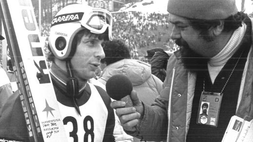 Skokan na lyžích Pavel Ploc si ze sarajevské olympiády odvezl bronzovou medaili (fotografie z MS v letech na lyžích 1983)