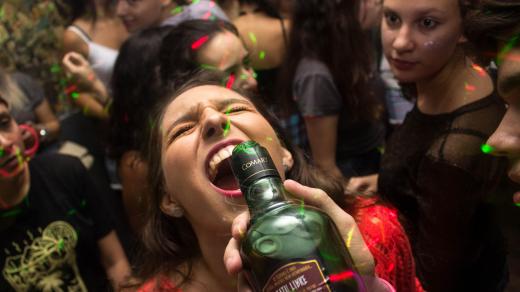 alkohol - pití - party