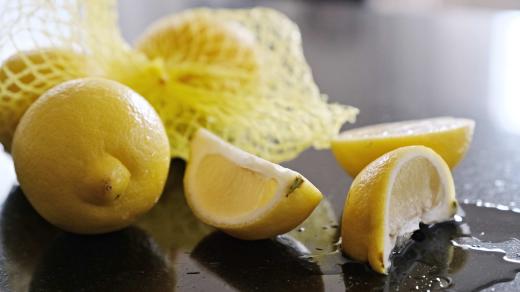 Citronova kůra v opravdu velkém množství způsobuje halucinace. 