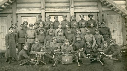 Příslušníci 6. střeleckého pluku Československých legií v Rusku v roce 1917 na snímku ze soukromého archivu Františka Sládka