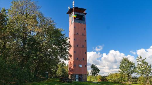 Rozhledna na tomto místě stávala od roku 1910. Ta nová, Menšíkova, byla slavnostně otevřena roku 2007