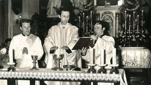 Primiční mše svatá Jana Graubnera (uprostřed), 24. červen 1973