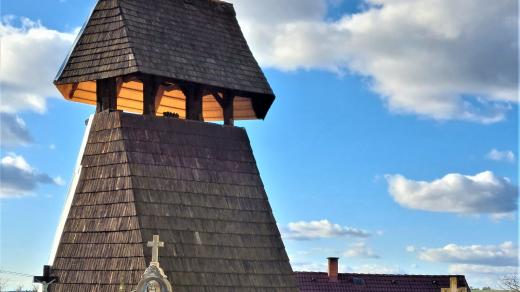 Roubená zvonice v Oseku sloužila v dávné minulosti i jako strážní věž a vyhlídka