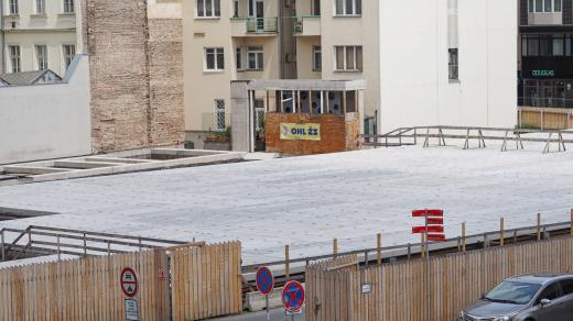 Z Janáčkova kulturního centra lidé vidí pouze plochu, pod kterou jsou vybudované garáže