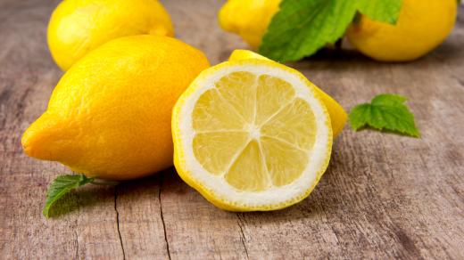 Citrony jsou kyselé, obsahují ale i cukr