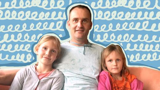 Dráteník Aleš Kulhánek s dcerkami Bělou a Emou