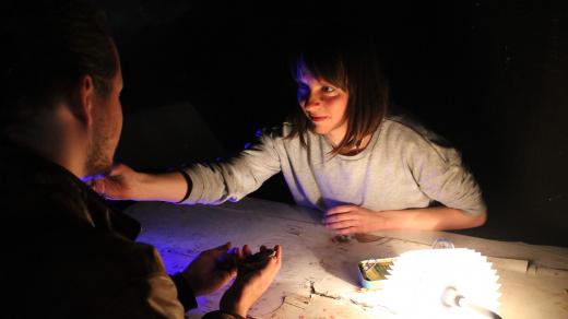 Karolína Fendrychová hraje své představení "Rybička" jako výstup z workshopu Divadlo do kapsy