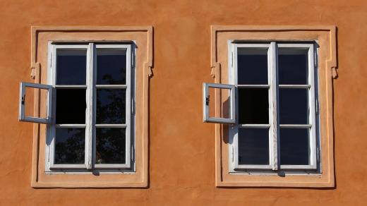 Okna, bydlení, byt, ilustrační foto