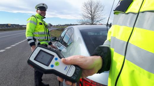 Policisté kontrolují u řidičů alkohol (Ilustrační snímek)