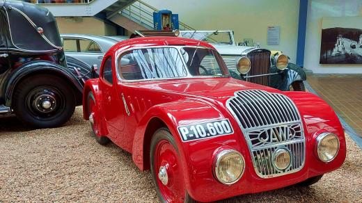 Závodní automobil Jawa 750 se speciální aerodynamickou karoserií z roku 1935