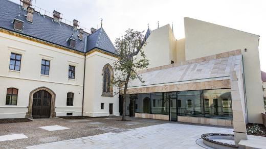 Nové proboštství na Pražském hradě | Rekonstrukce a dvě dostavby se realizovaly podle návrhu ateliéru Studio acht