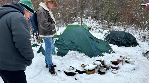 Terénní pracovníci v Brně v mrazivých dnech zintenzivnili práci s lidmi bez domova