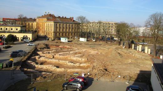 Archeologům se podařilo v Hradci Králové odkrýt část bývalého kavalíru
