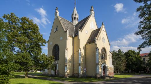 Katolický Kostel sv. Josefa v Předlicích, postaven 1906 arch. Matěj Blecha, neogotika ovlivněna dobovou secesí