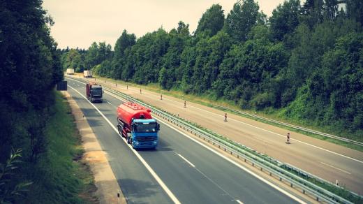 Kamion, silnice, dálnice, logistika (ilustrační foto)