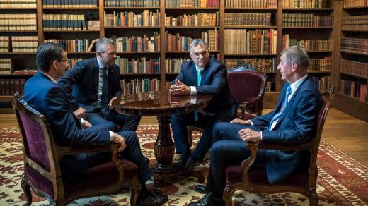 Premiéři zemí V4 při jednání v Budapešti