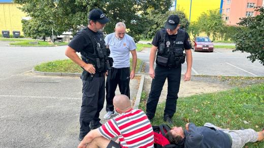 Městská policie v Přerově často řeší potíže s lidmi, který na veřejnosti popíjí alkohol a například žebrají peníze od kolemjdoucích