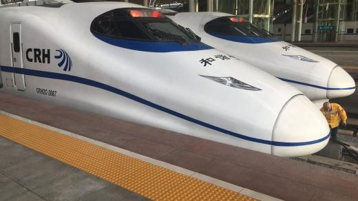 Čínská státní železnice dnes provozuje suverénně nejdelší síť vysokorychlostních vlaků na světě. Zájem o čínské know-how mají i Thajsko, Malajsie nebo Indonésie