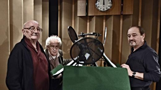 Natáčení rozhlasové hry Sen noci svatojánské s herci (zleva) Josefem Somrem, Jaroslavem Kepkou a VIktorem Preissem (rok 2016)