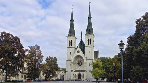 Kostel Neposkvrněného Početí Panny Marie na náměstí Svatopluka Čecha v Ostravě-Přívoze