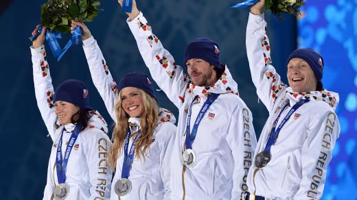 Čeští medailisté ze smíšené štafety biatlonistů na zimních olympijských hrách v Soči