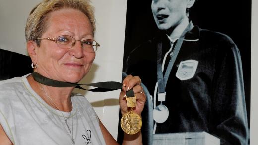 Miloslava Rezková s medailí z olympijských her v Mexiku