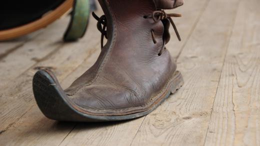 Staré středověké boty