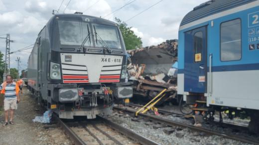 V Němčicích nad Hanou se srazila lokomotiva s osobním vlakem